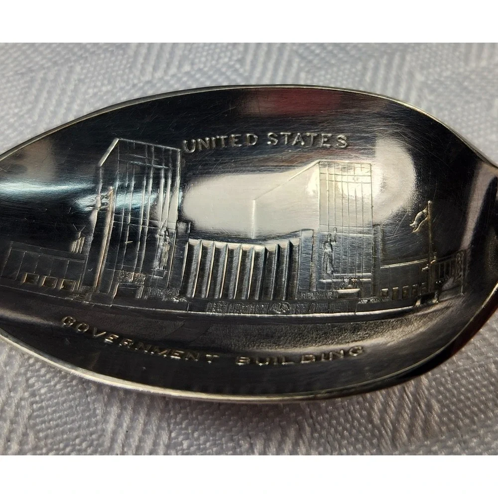 1939 New York World's Fair Silverplate spoon administration building Collectible